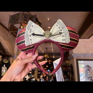 Disney Parks 2022 Tower of Terror glow in the dark loungefly Minnie ears